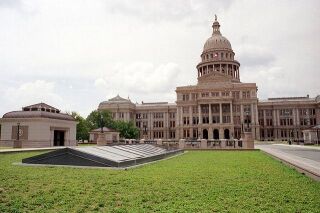 640px-Texas_State_Capitol_Building_15.jpg